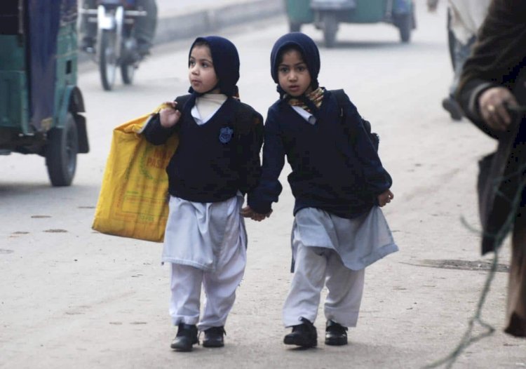 Usman Buzdar announces a 20% school fee reduction in Punjab