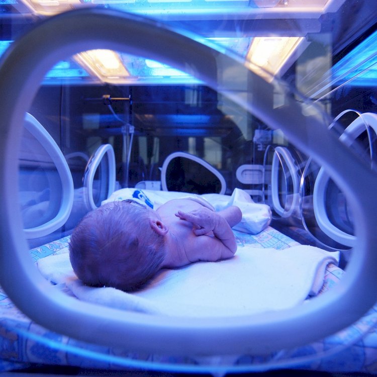 Newborn Dies Because Of a Short Circuit In Incubator In Karachi