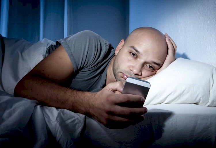 Study Reveals That Smartphones Cause Sleep Disorder